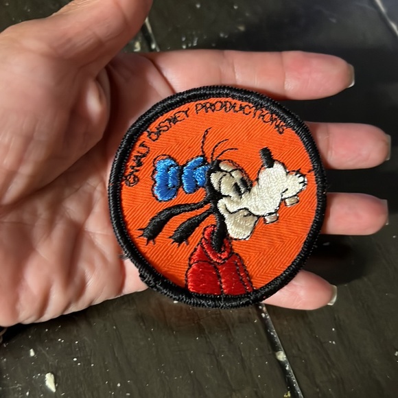 Vintage Walt Disney Productions Character Round Patch GOOFY Orange Unused - Picture 2 of 4